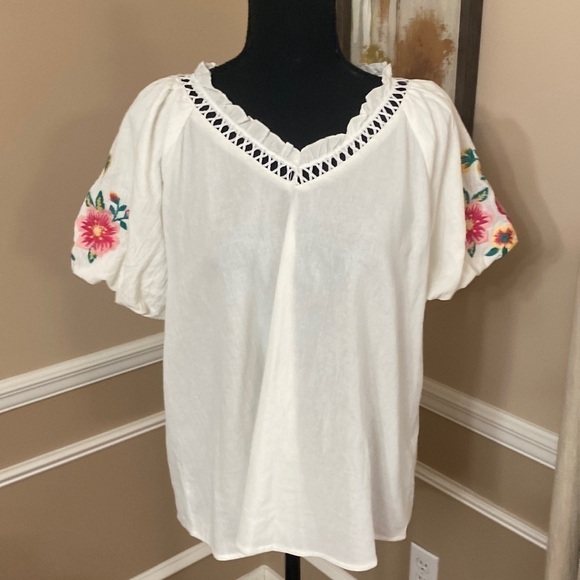 Savanna Jane Tops - Savanna Jane Embroidered Top Small NWT